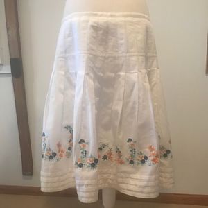 🔥SALE 🔥BCBGirls. white skirt size10